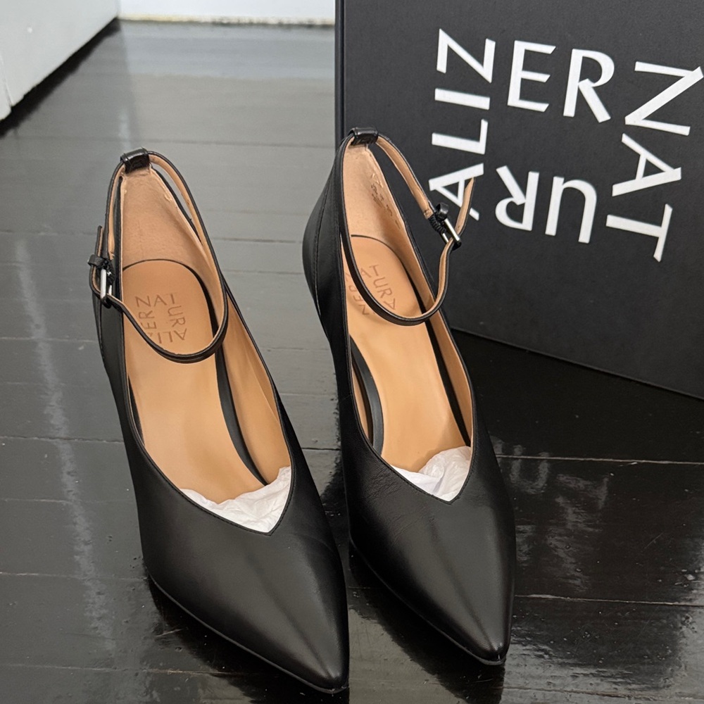 Naturalizer Black Pointed Toe Heels